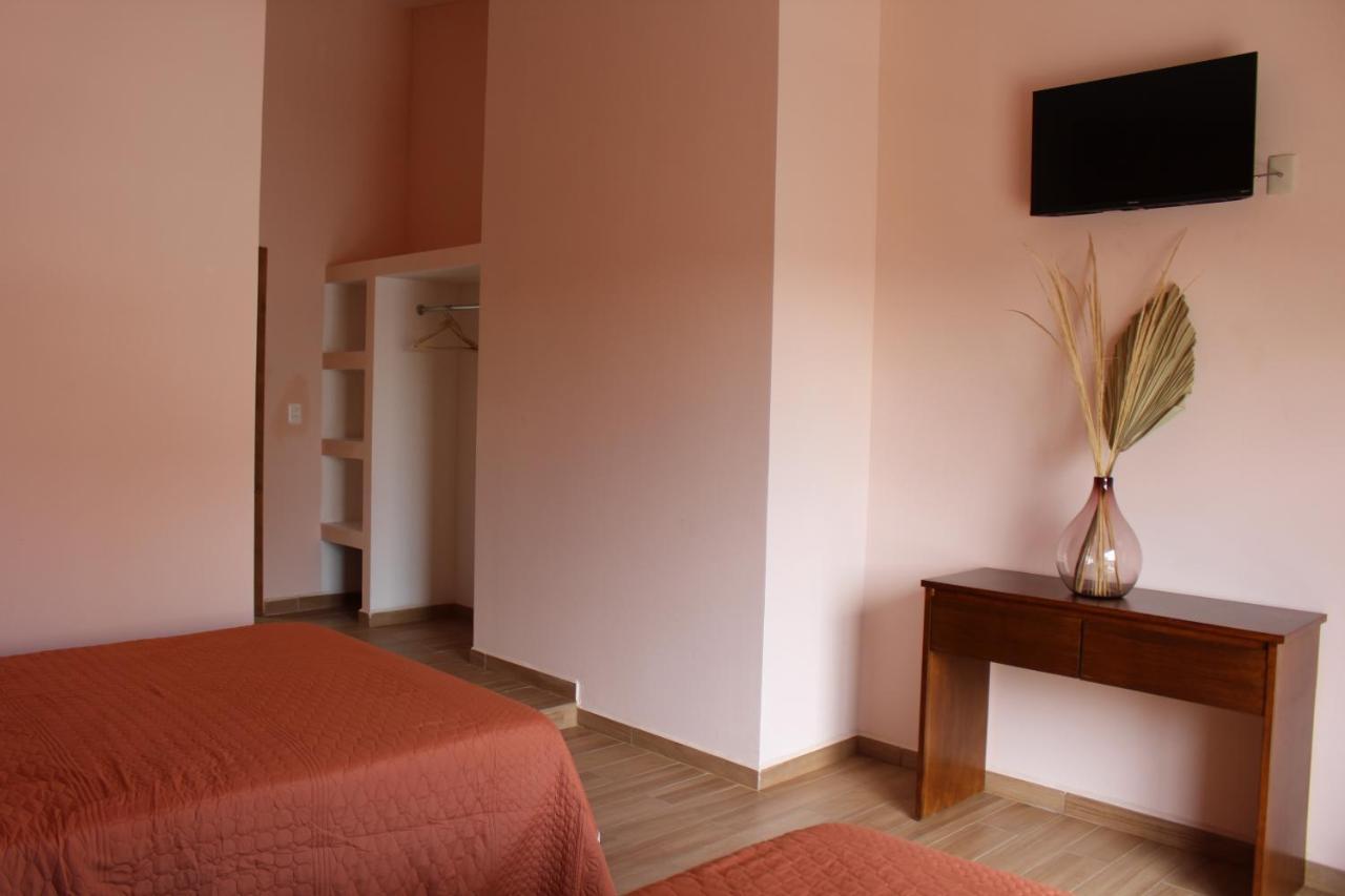 Hotel Casa Peregrina Тапальпа Экстерьер фото